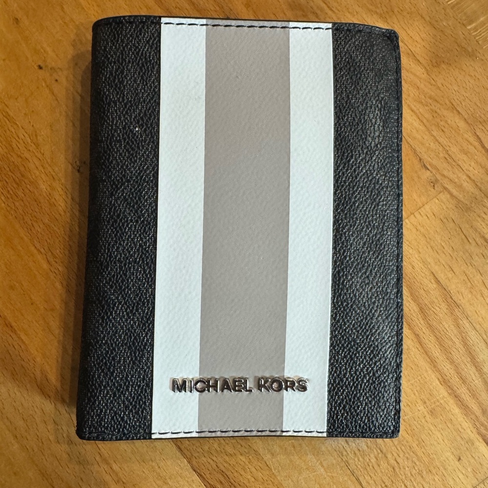 Michael Kors Black, Gray, and White Bi fold Card Holder